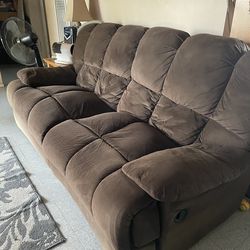 Brown Reclining Couch with Cup Holders – Very Comforta