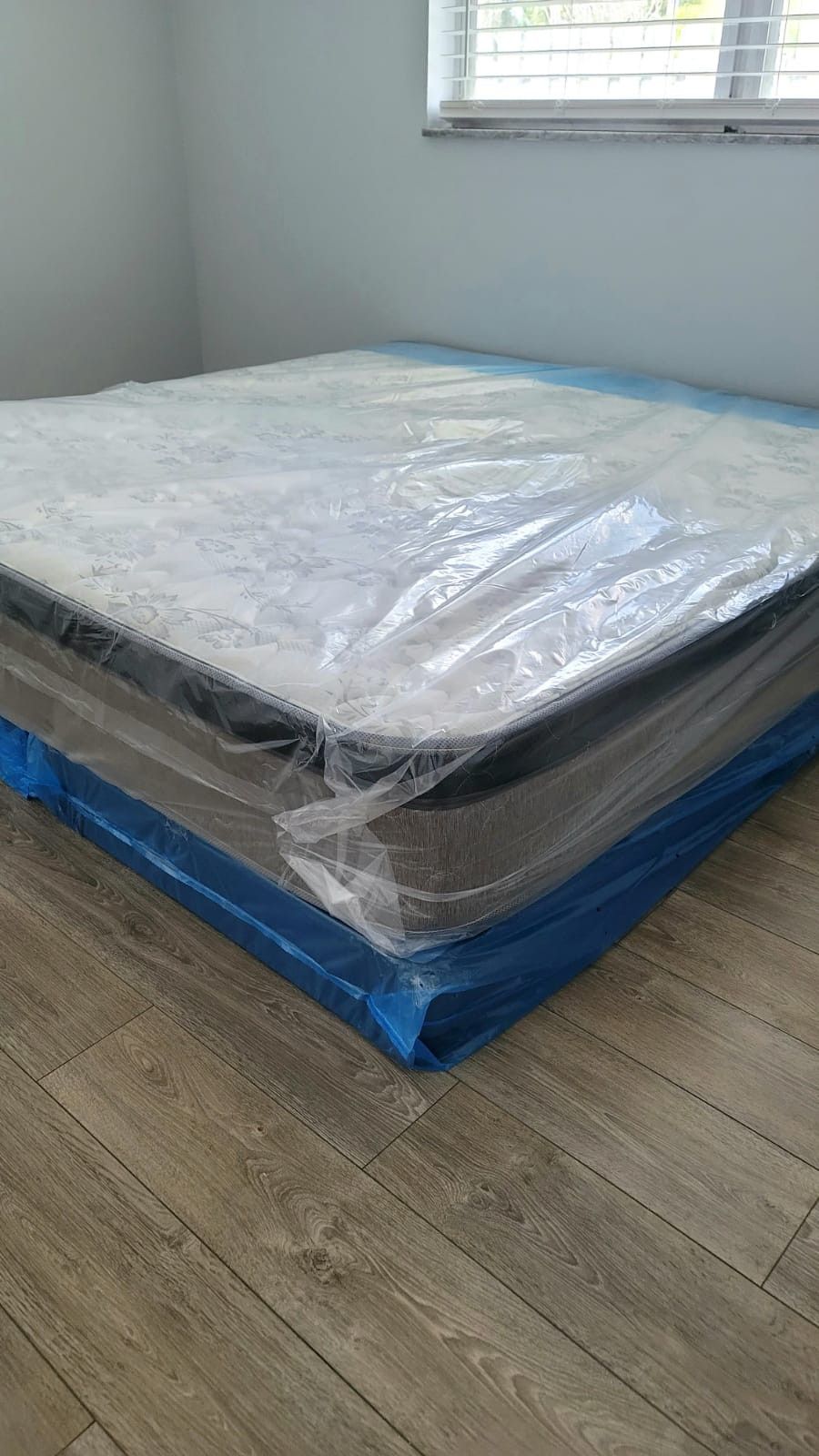 NEW KING PLUSH PILLOW TOP MATTRESS. Bed frame is not available. Take it home same day 👍