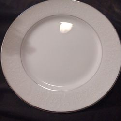 Royal Victoria, Crown Victoria Fine China 61/4in Bread And Butter Plates 