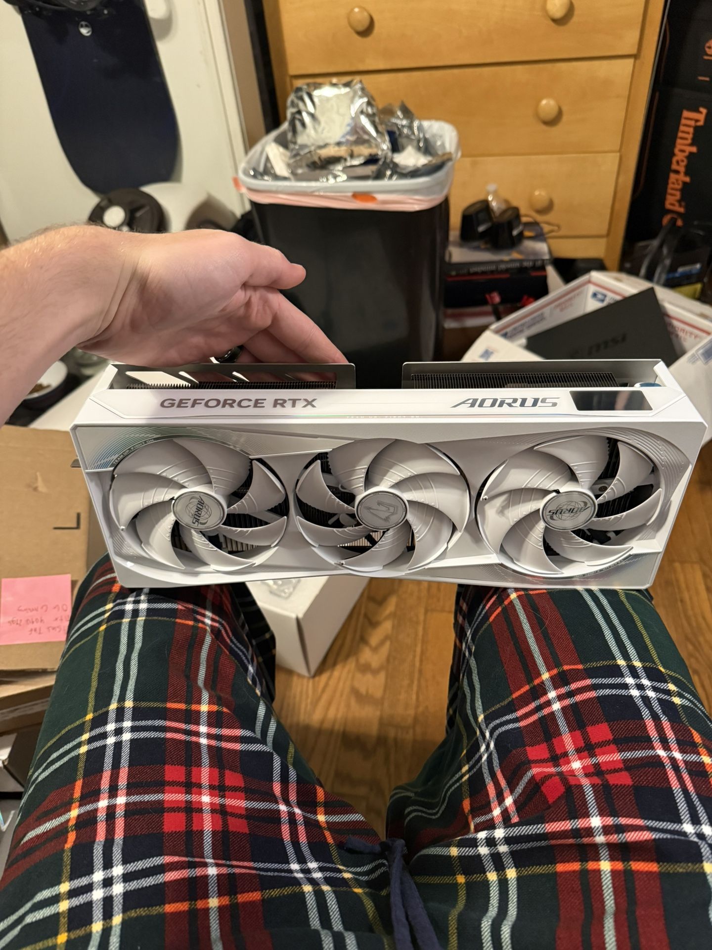 AORUS GeForce RTX 5080 WHITE EDITION – Open Box