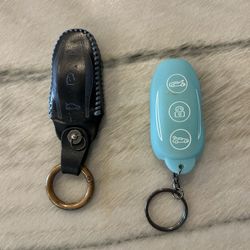 Premium Leather & Glow In The Dark Tesla S Keychain