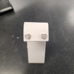 10K Heart Earrings 