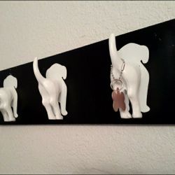3 Dog Tail Hook Wall Plaque 