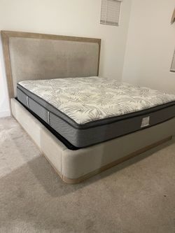 King size Bed