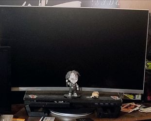 Samsung 27" Curved Monitor – White – Works Great (Needs Power Cord)
