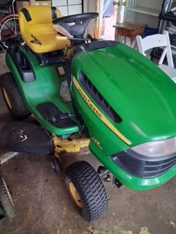 Jonhdeer tractor great condition everything works
