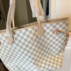 Tote Bag With Wristlet