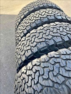 275/55/20 Bfgoodrich Selling a set of 4 tires in excellent condition 🫡