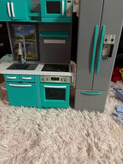 The cabins it’s blue and the microwave is blue and the fringe is grey with blue handles