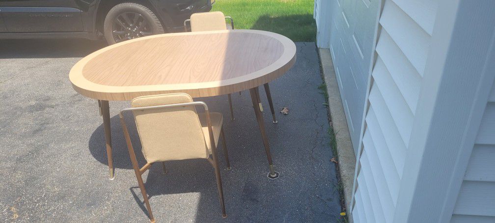Vintage 1960s Formica Dining Room Table With Leaf  And 6 Chairs 