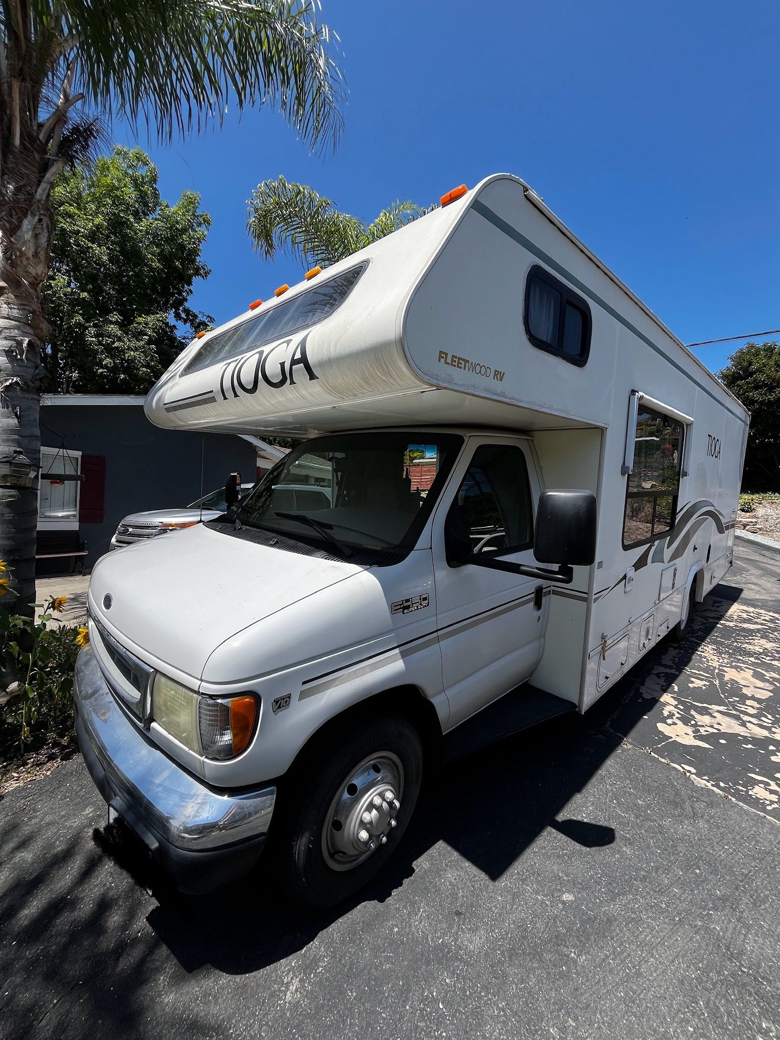 2002 26 Ft Fleetwood Tioga With Solar 