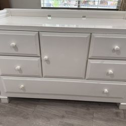 Changing Table / Dresser 