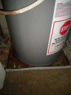 30 Gallon Hot Water Tank 30 In High By 20 Wide Used It Was Working Fine When I Took It Out