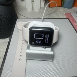 Apple Watch series 3 38mm Gps  + extras. Read
