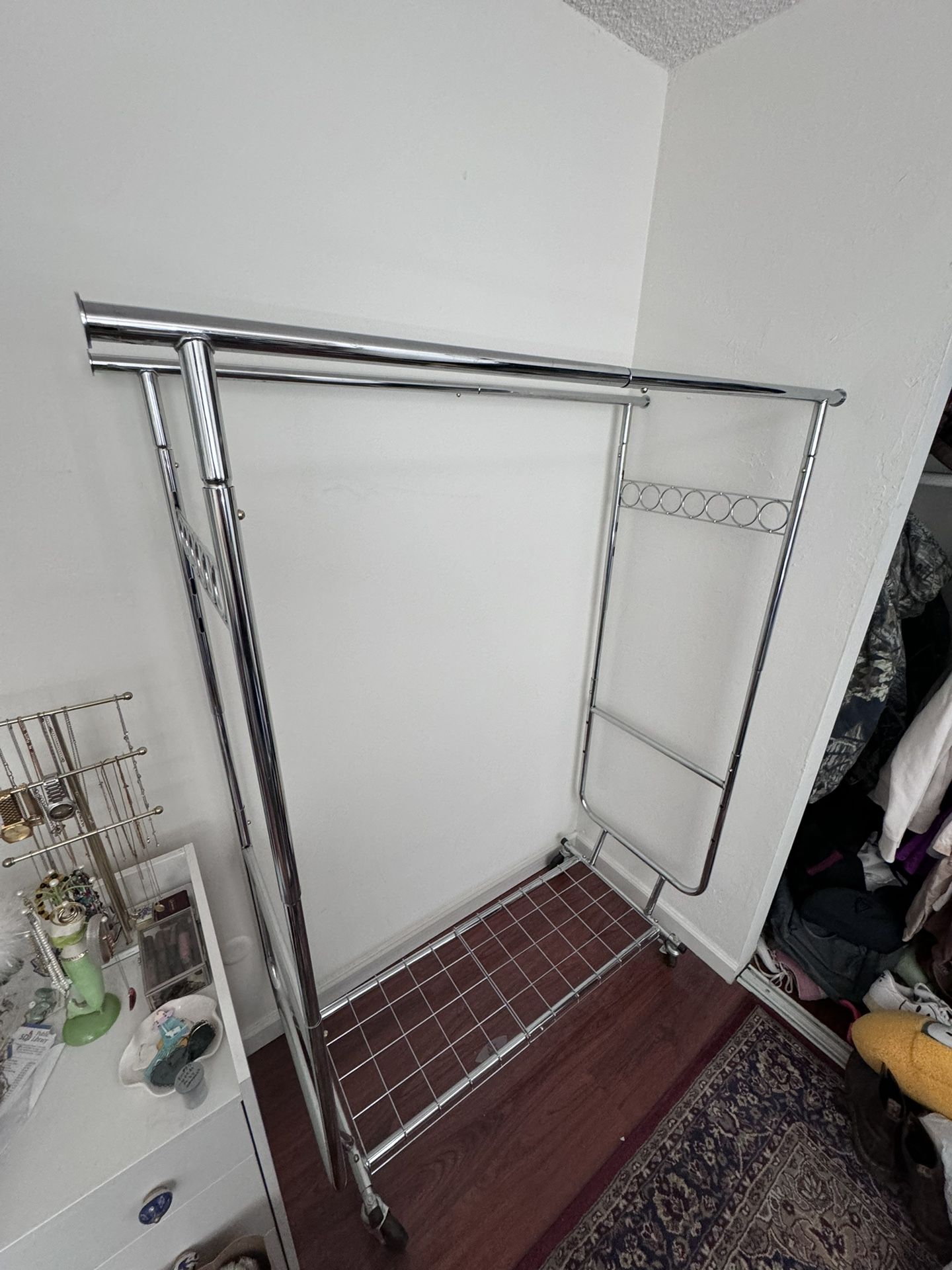 Collapsable and Adjustable Clothing/Storage Rack