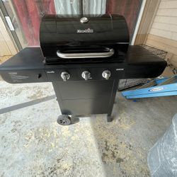 Bbq Grill 3 Burners Works Great  Igniter Good  Tank Not Included 