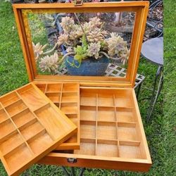 Deluxe Display Case 