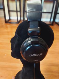 Tascam Stereo Bass Headphone