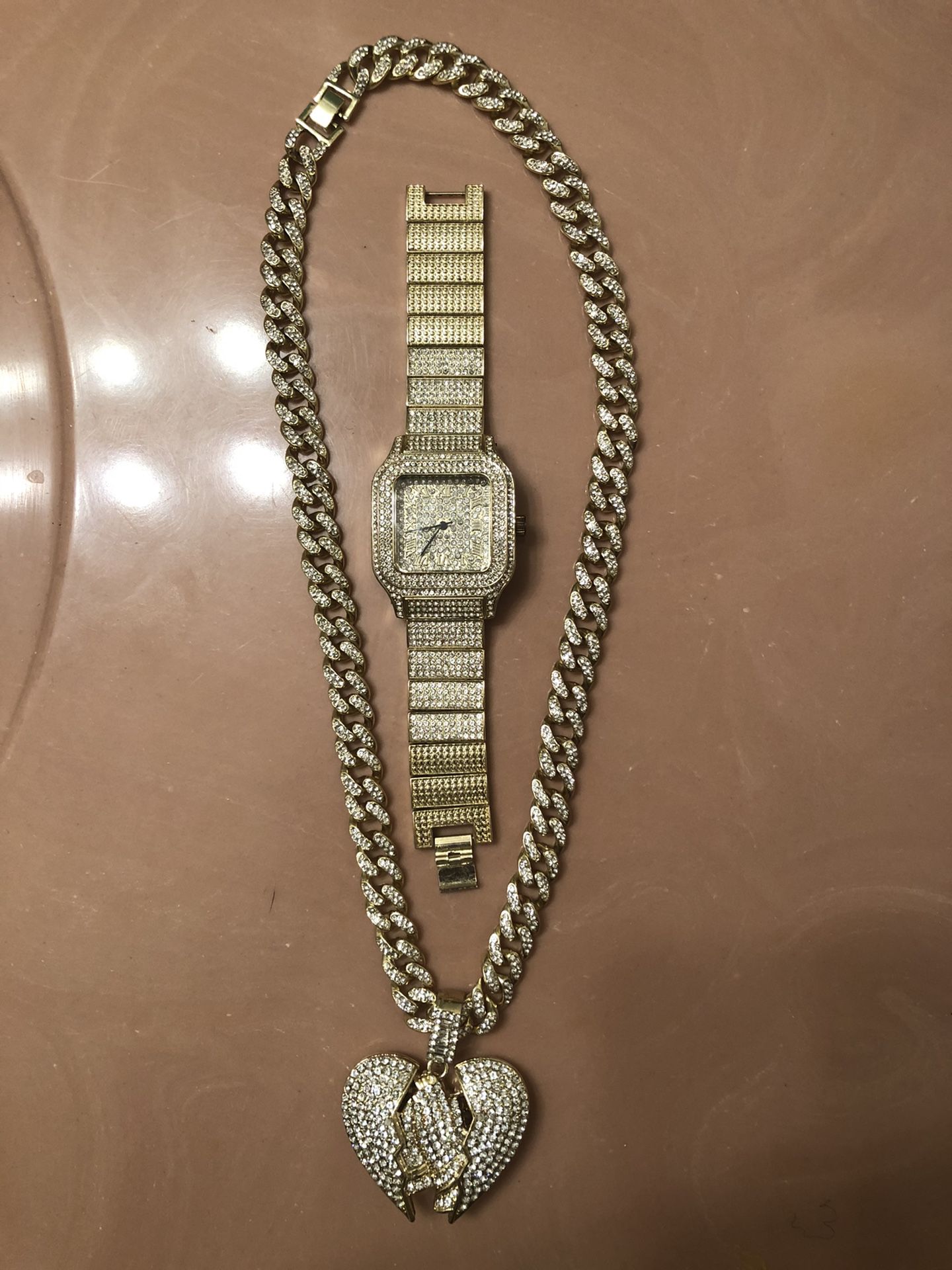Gold Iced Out chain and watch🗣