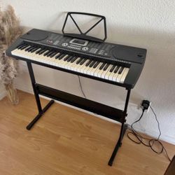 Standing piano