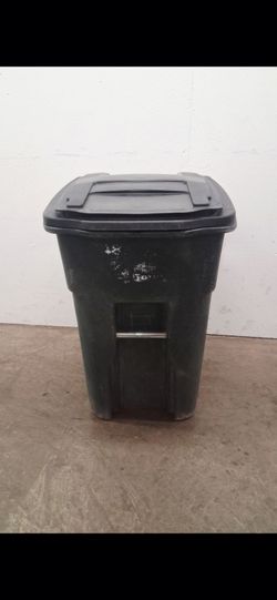 Toter commercial wheel trash can 48 gallon pickup 3-8:30 pm rainbow/charleston cash only