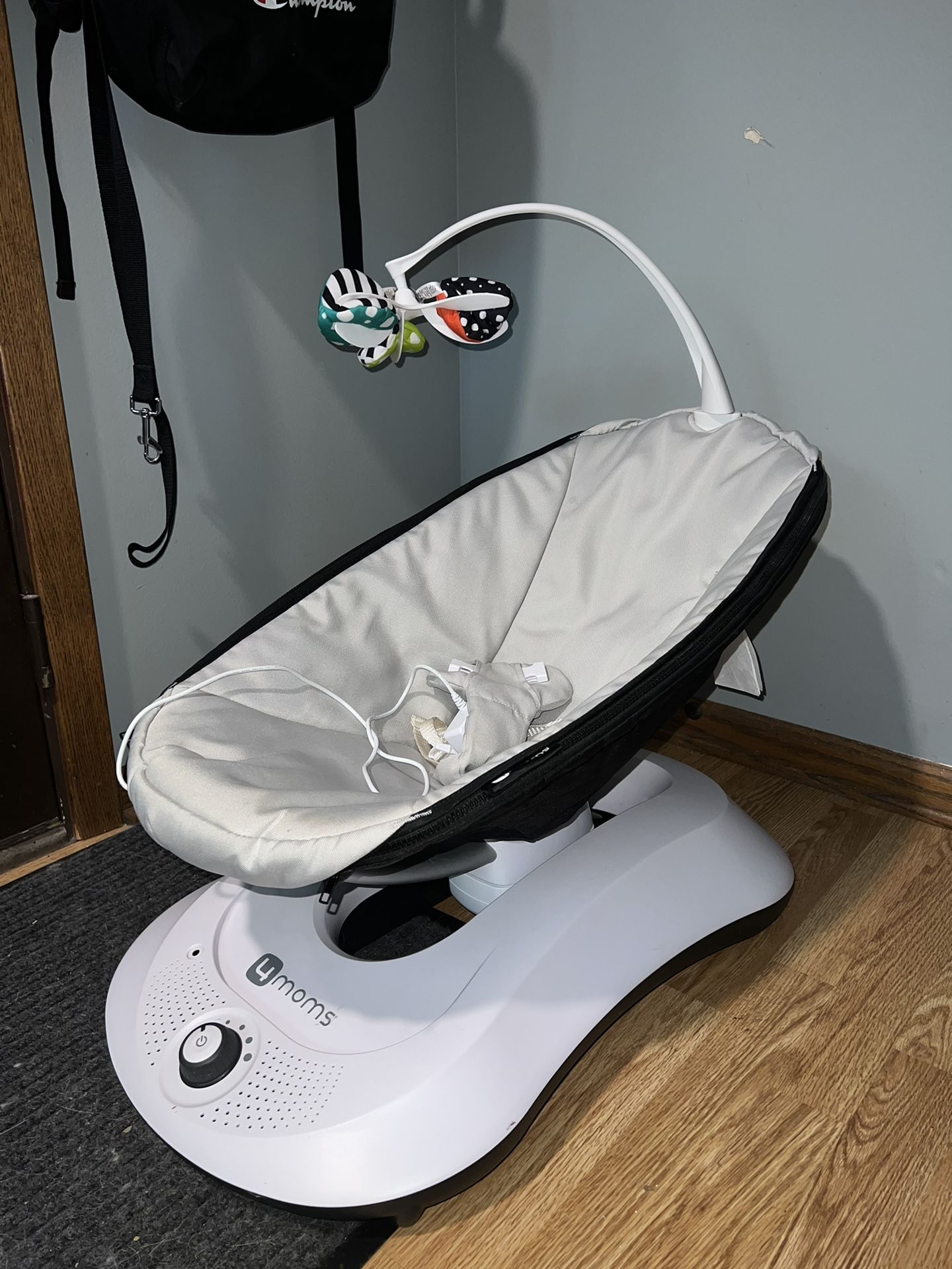 4moms- mamaroo swing