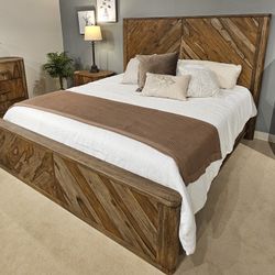 New Natural Wood 4 Pc King Bedroom Collection 