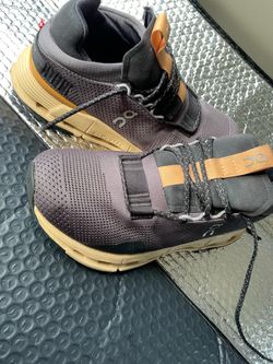 Tennis shoes