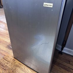 Magic Chef Mini Fridge 
