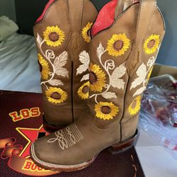 Size 7 Sunflower Wide Toe Boots