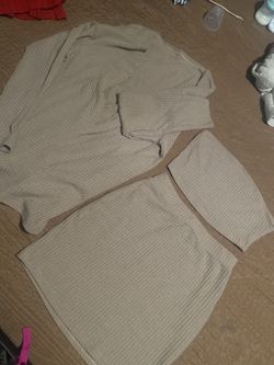 Tres Piesas Falda Blusita Y Su Saco Size Small 