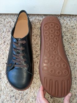 Women's Soft Leather Casual Sneakers size 9.5 (similar to barefoot style shoes)