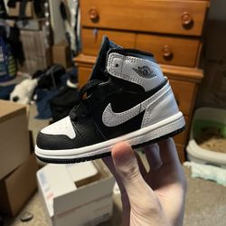 7c White And Black Jordan 1s