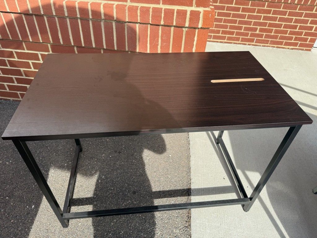 Desks With Metal Frames