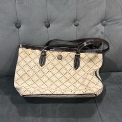 Dooney and Bourke logo bag