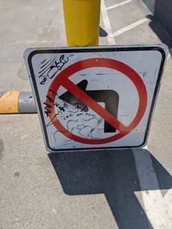 No left turn sign
