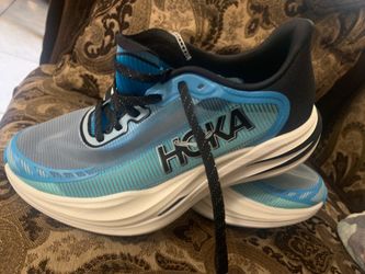 Running shoes / new