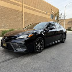 2018 Toyota Camry SE 
