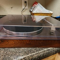 Acoustic Research XA Turntable