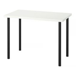 Desk (white)