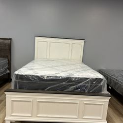 White Quuen Size Wood Bed!