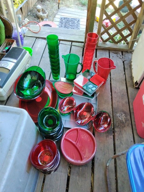 2 Sets Of Acrylic Dishes