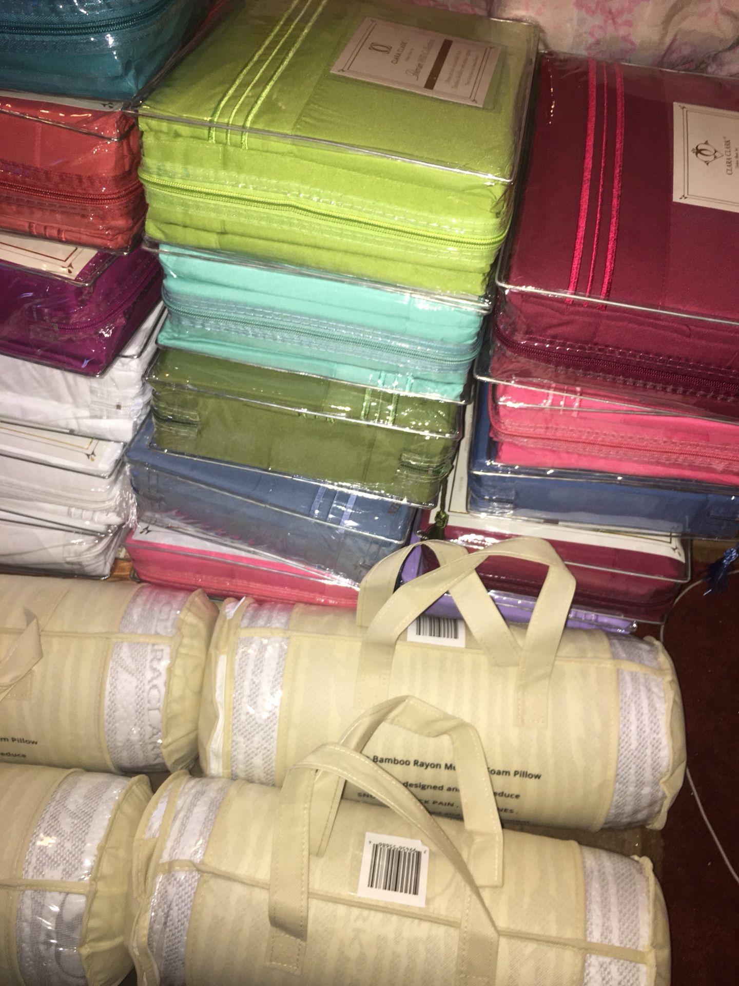 Clara Clark deluxe sheet set And Memory pillows
