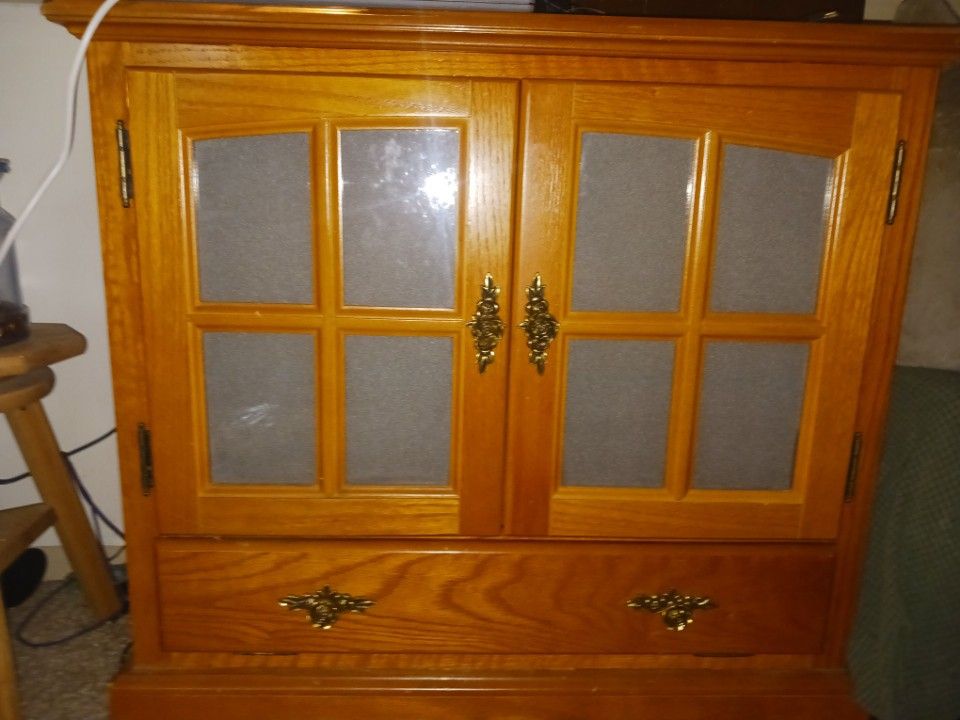 Beautiful Antique Wooden Cabinet – Timeless Charm