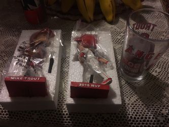 Bobble heads and angel Cup
