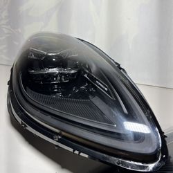 OEM Porsche Macan Headlight – Right (Passenger) – PDLS Part#: 95B.941.016.AB