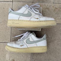 Wmns Nike Air Force 1 ’07 LX
