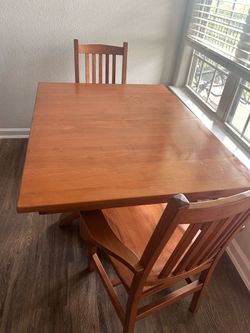 Wood Table with 2 chairs o