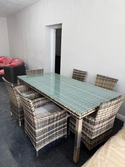 Outdoor Wicker Dining Table Set with 6 Chairs