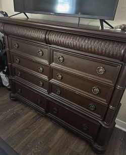 Rare/Discontinued Cindy Crawford "Key West" 10-Drawer Dresser